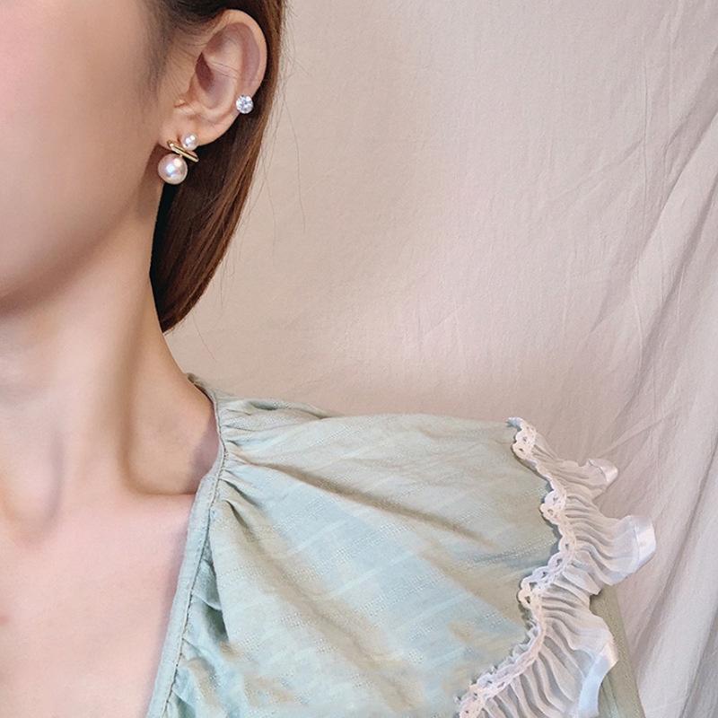 Khuyên tai nữ phong cách Hàn Quốc thiết kế chấm câu đính hạt Reina cao cấp