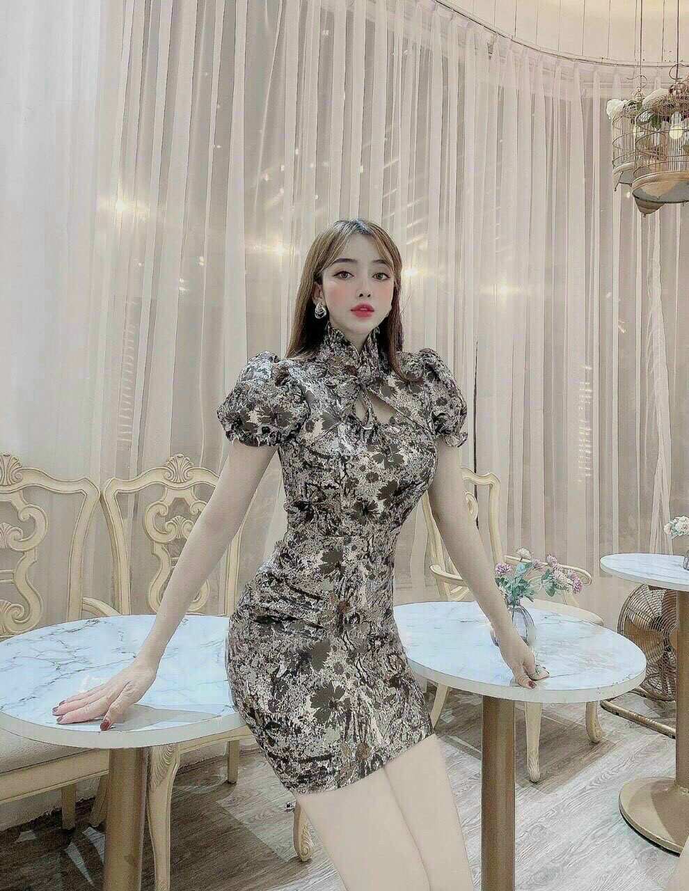 Đầm body cổ tàu hở ngực