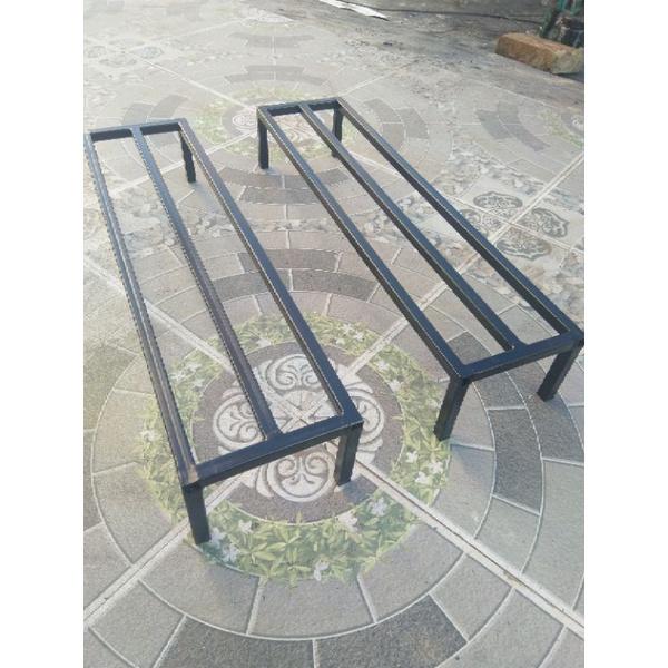 Kệ thép Dài 60. Rộng 15. Cao 10cm.Hộp thép 14mmx14mm. 1nan phụ 4 chân