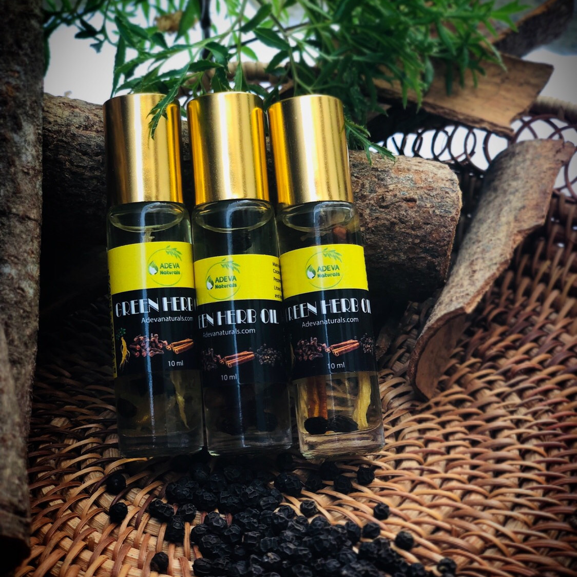 Dầu thảo dược Adeva Naturals - Green herb oil (set 3 chai 10 ml) - Sản phẩm của Việt Nam - Dầu thảo mộc giúp thư giãn, giảm đau nhức, làm dịu vết côn trùng cắn, hít ngửi làm thông mũi, họng.