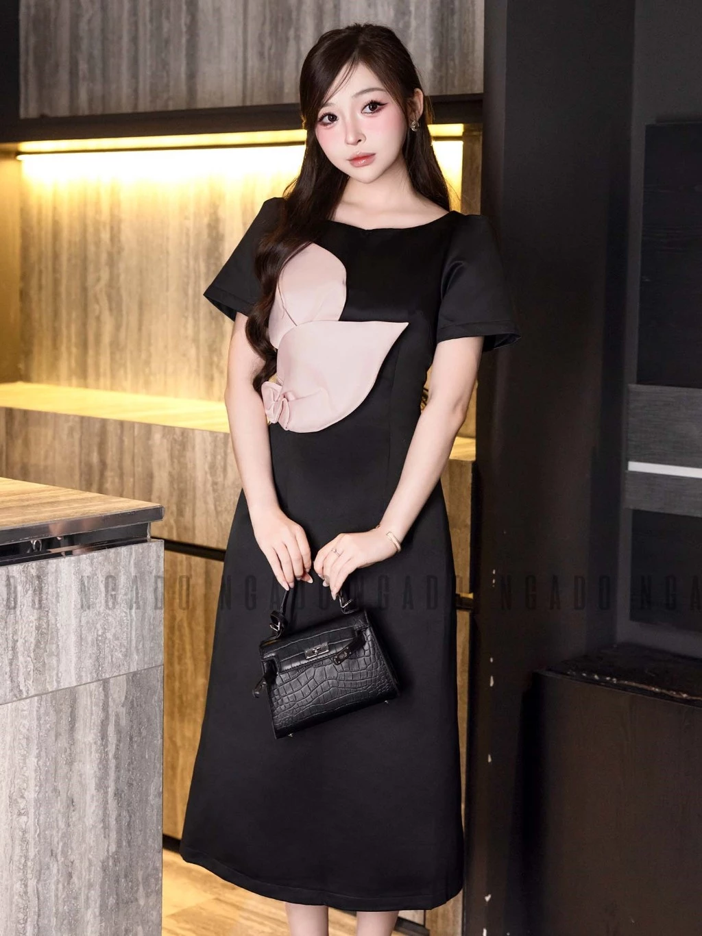 Đầm đen cổ thuyền phối hoa NGADO , đầm dự tiệc , đầm bút chì