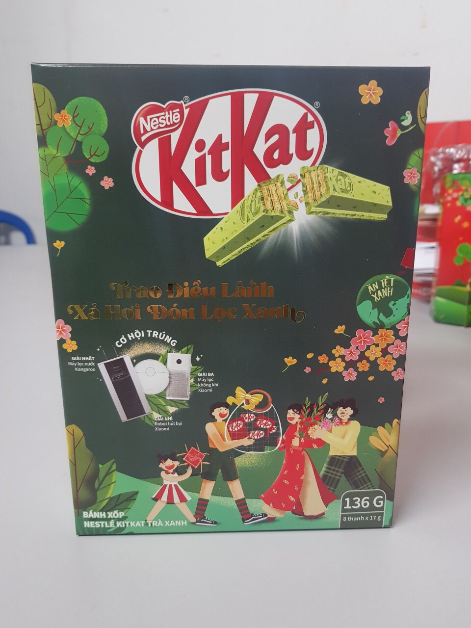 Hộp Kitkat Tết Trà Xanh Hộp 8 Thanh (136g)