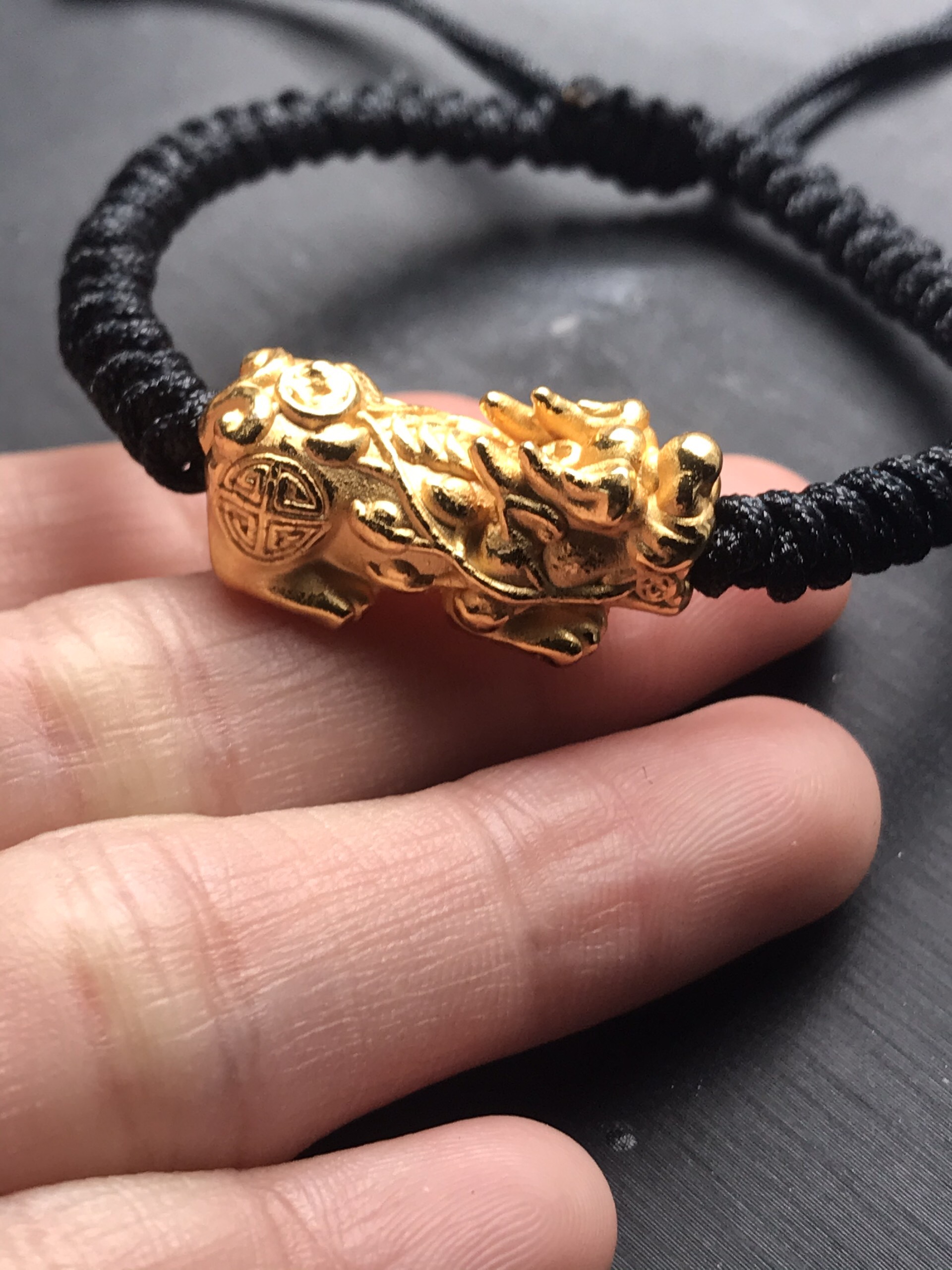 Tỳ hưu bạc mạ vàng tết dây đen siêu xinh