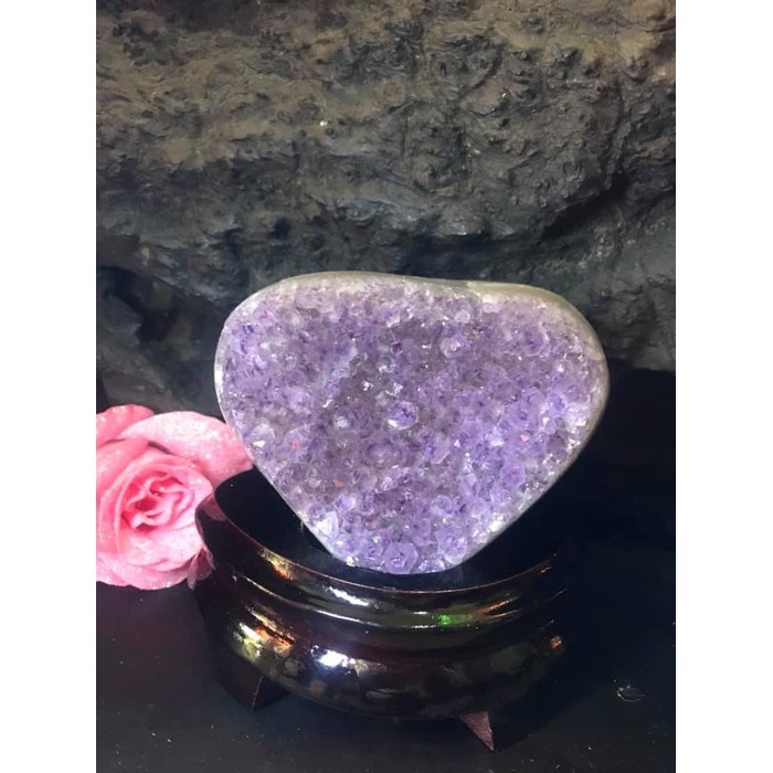 Miếng Đá Thạch Anh Tím Trái Tim Nhỏ đế gỗ Tự Nhiên Kt Cao 12cm N11cm S9cm Anh Chị Đặt Bàn Làm Việc Bàn Thờ Thần Tài May Mắn Thu Hút Tài Lộc ạ