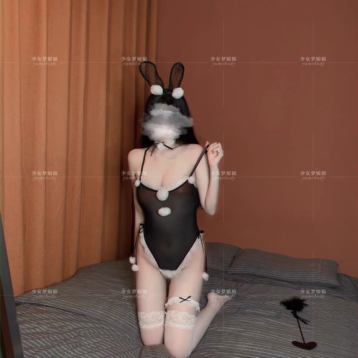 Đồ ngủ Cosplay sexy tai thỏ đính cục bông trắng phía sau quyến rũ