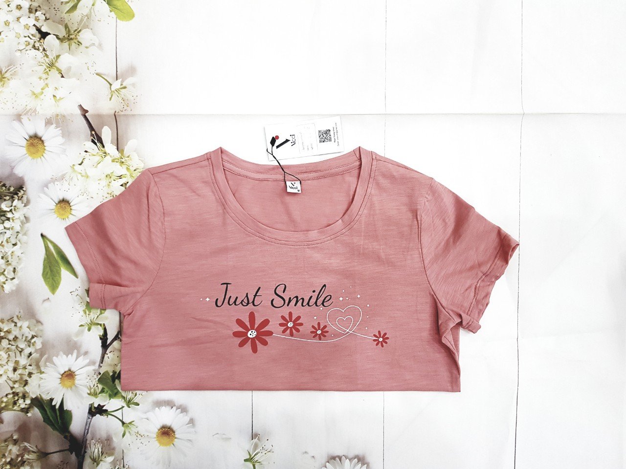 Áo phông, áo thun nữ cộc tay Vicci AP.01.3 chất liệu cotton vân gỗ in chữ Smile