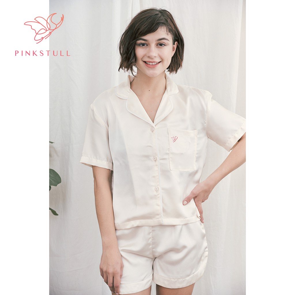 Bộ đồ ngủ lụa Pijamas thêu Pink Stull tay ngắn quần ngắn màu kem sữa