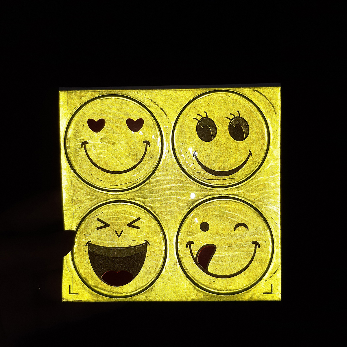 Tấm Sticker dán phản quang 4 hình mặt cười