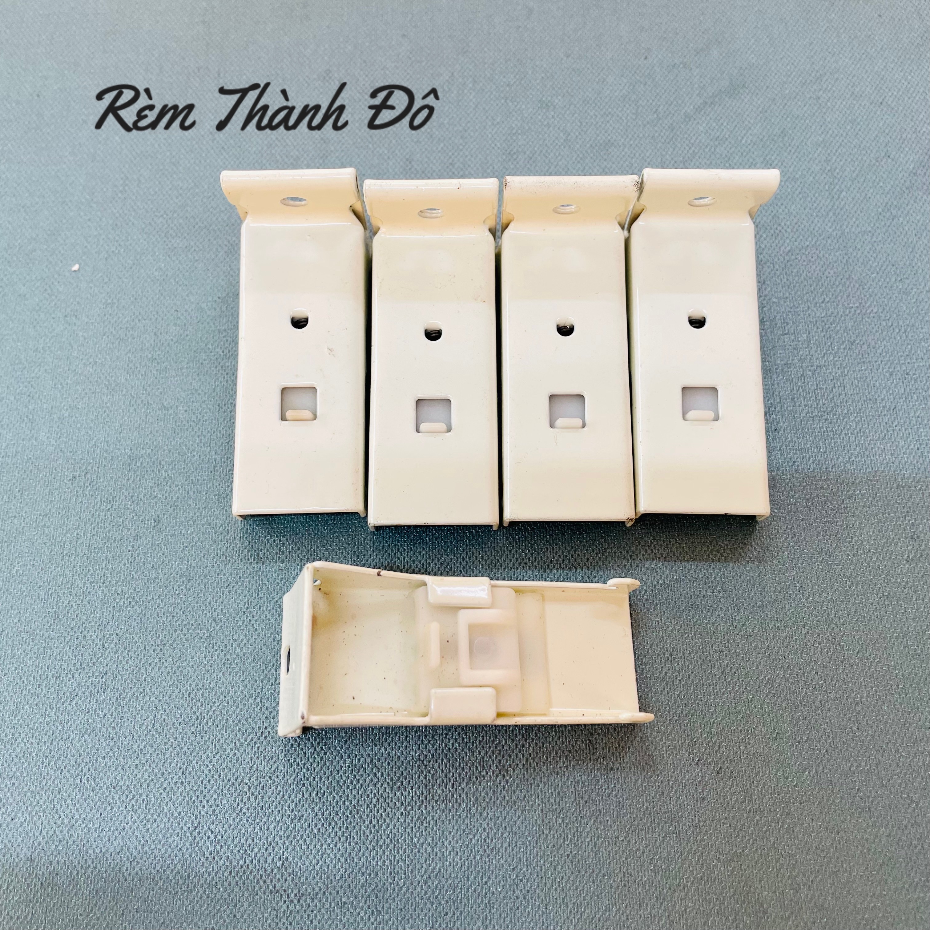 Phụ kiện lắp thanh ray treo rèm /ke treo thanh trượt trên trần