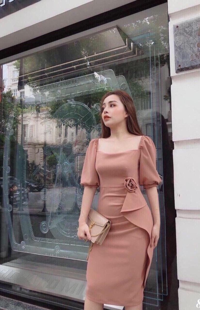 Váy đầm ôm body cổ vuông eo đính hoa xinh xắn