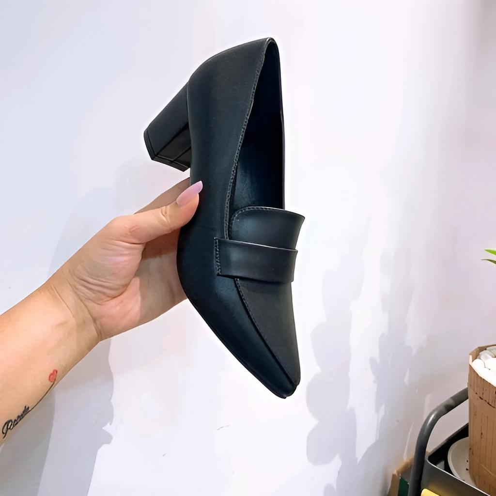 Giày cao gót nữ ROSATA RO461 xỏ chân mũi nhọn gót vuông cao 5cm xuất xứ Việt Nam - ĐEN