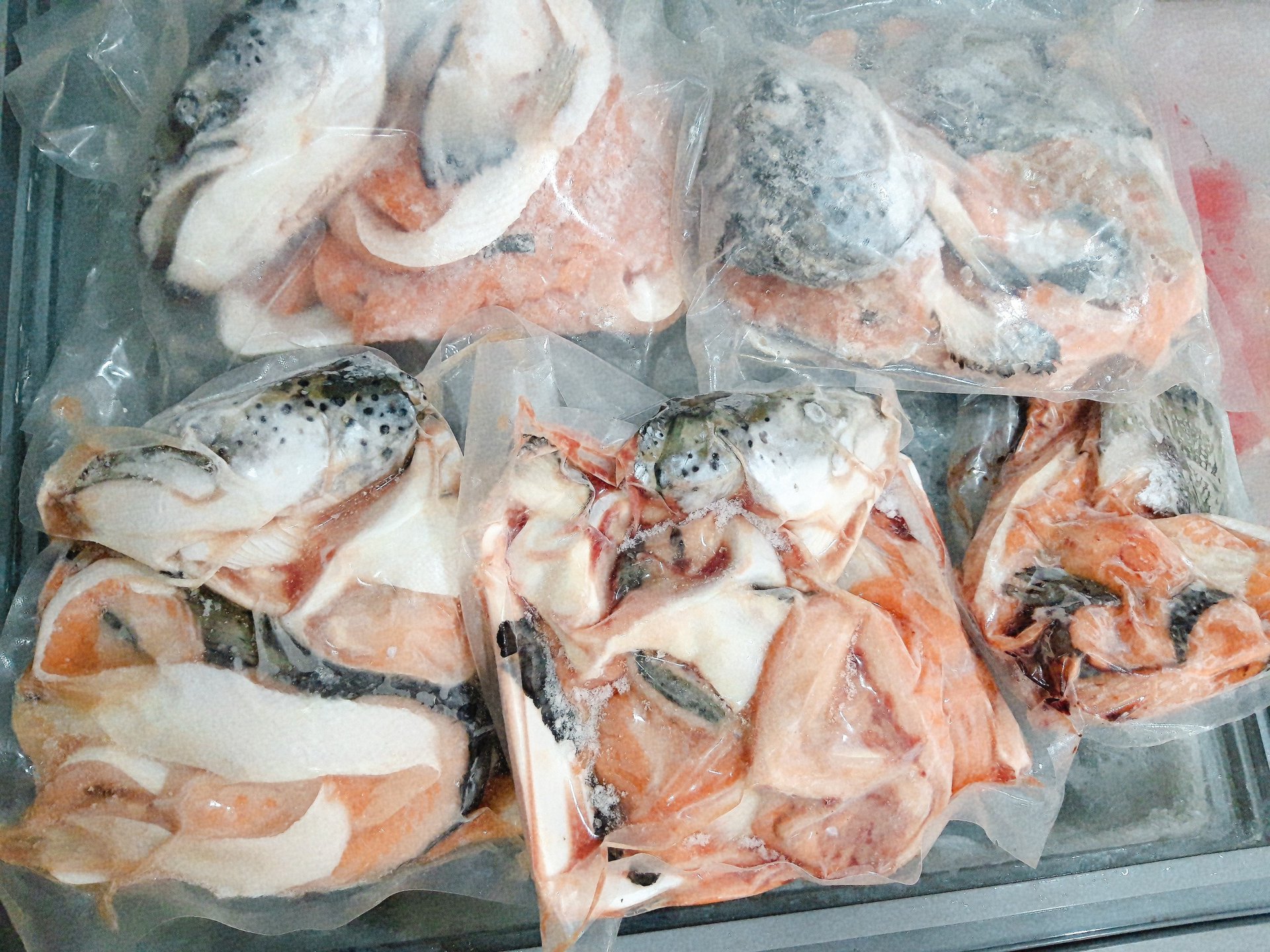 HCM - Đầu cá hồi tươi làm sạch 1kg/ Fresh Salmon Head