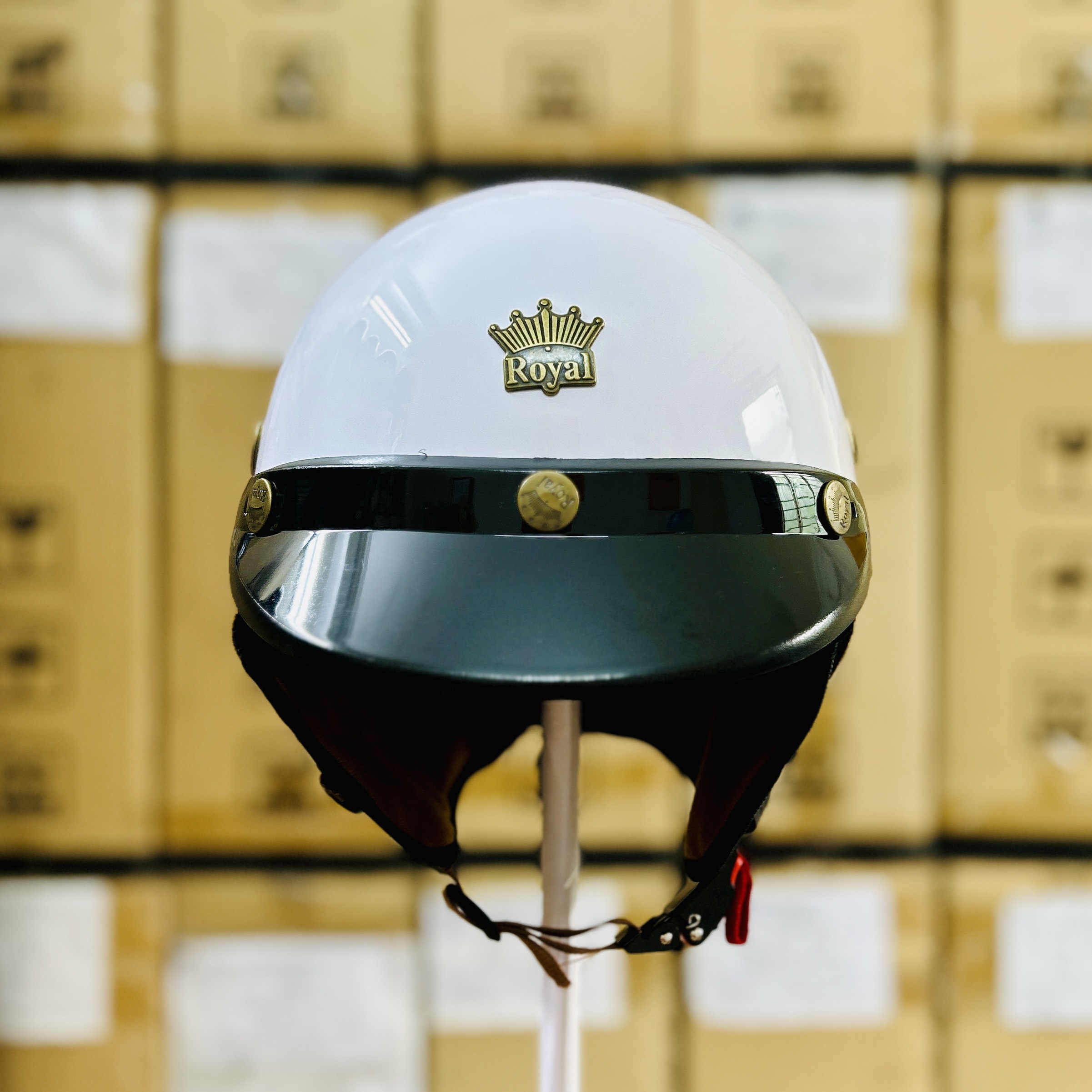 Mũ bảo hiểm xe máy nửa đầu Royal M379 có ốp tai da kèm lưỡi trai che nắng màu đen