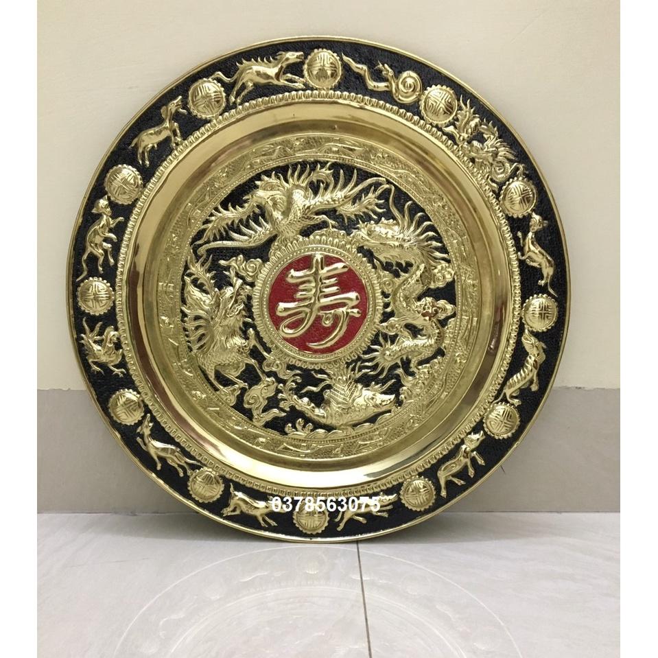 Mâm đồng chữ thọ hán nền đen điểm đỏ hoạ tiết tứ linh chất liệu bằng đồng vàng nguyên chất kích thước 52cm