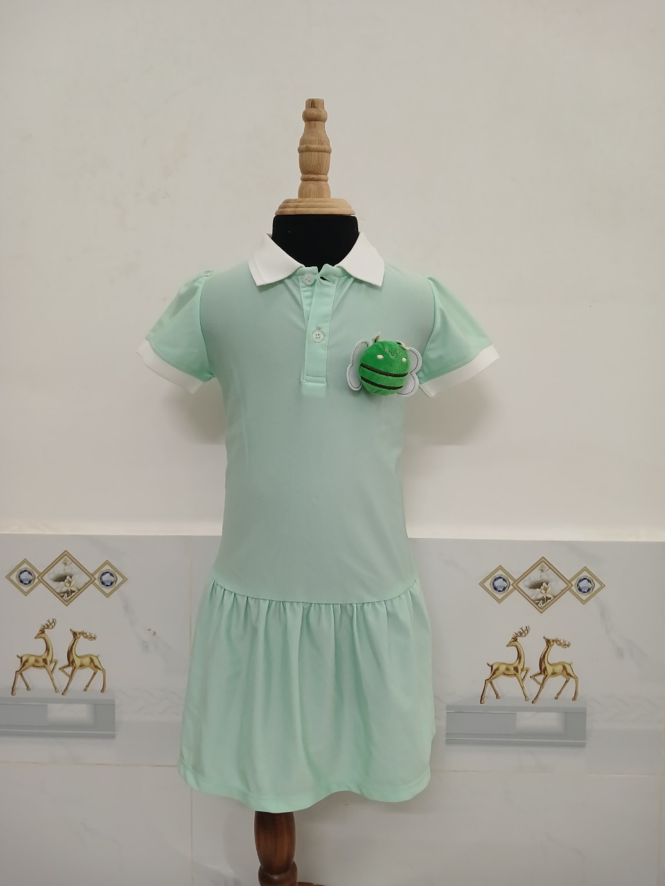 ĐẦM POLO BÉ GÁI HẠ EO XANH MINT LOGO BEE