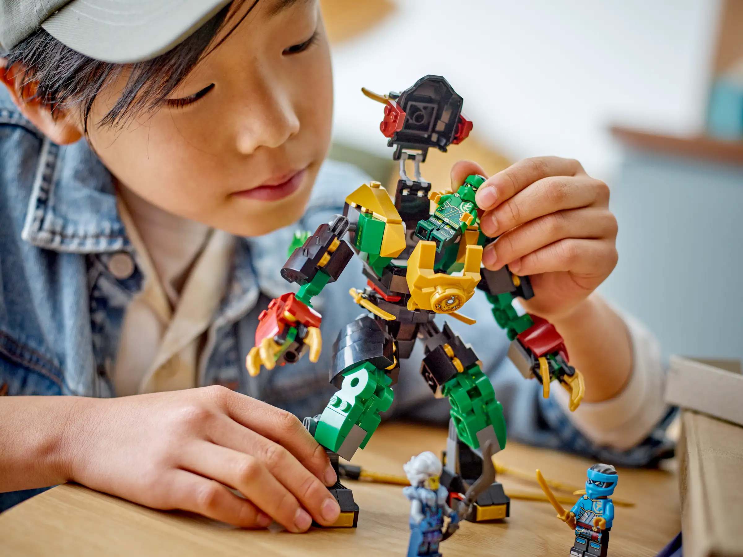 Đồ Chơi Lắp Ráp Chiến Giáp Quyền Năng Của Lloyd - Lloyd's Elemental Power Mech - Lego Ninjago 71817 (253 Mảnh Ghép)