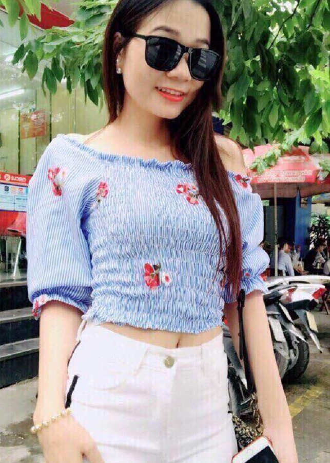 Áo Croptop Hở Vai Tay Lỡ