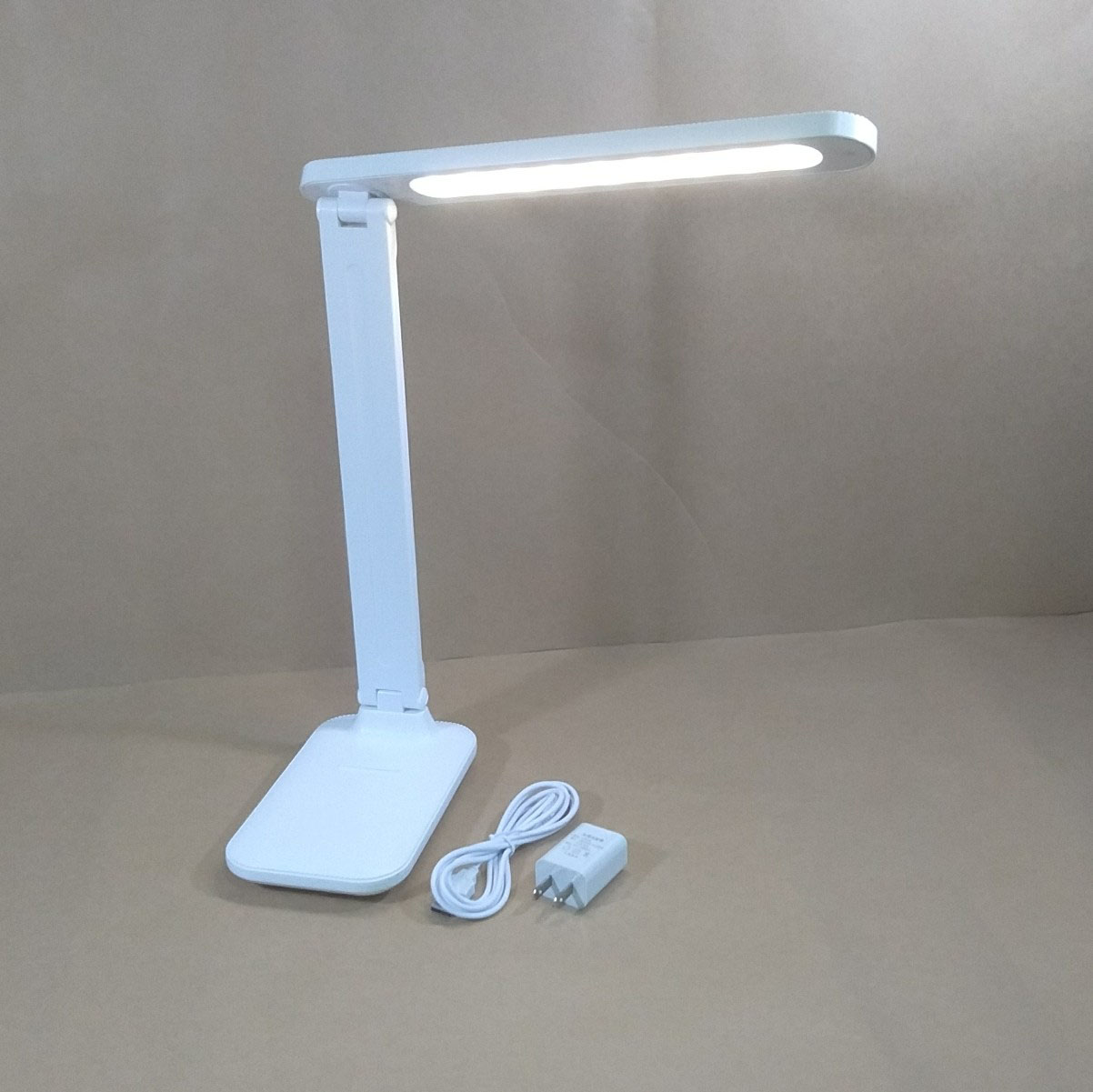 Đèn led để bàn chống cận ( Tặng kèm 1 cục sạc siêu tiện dụng)