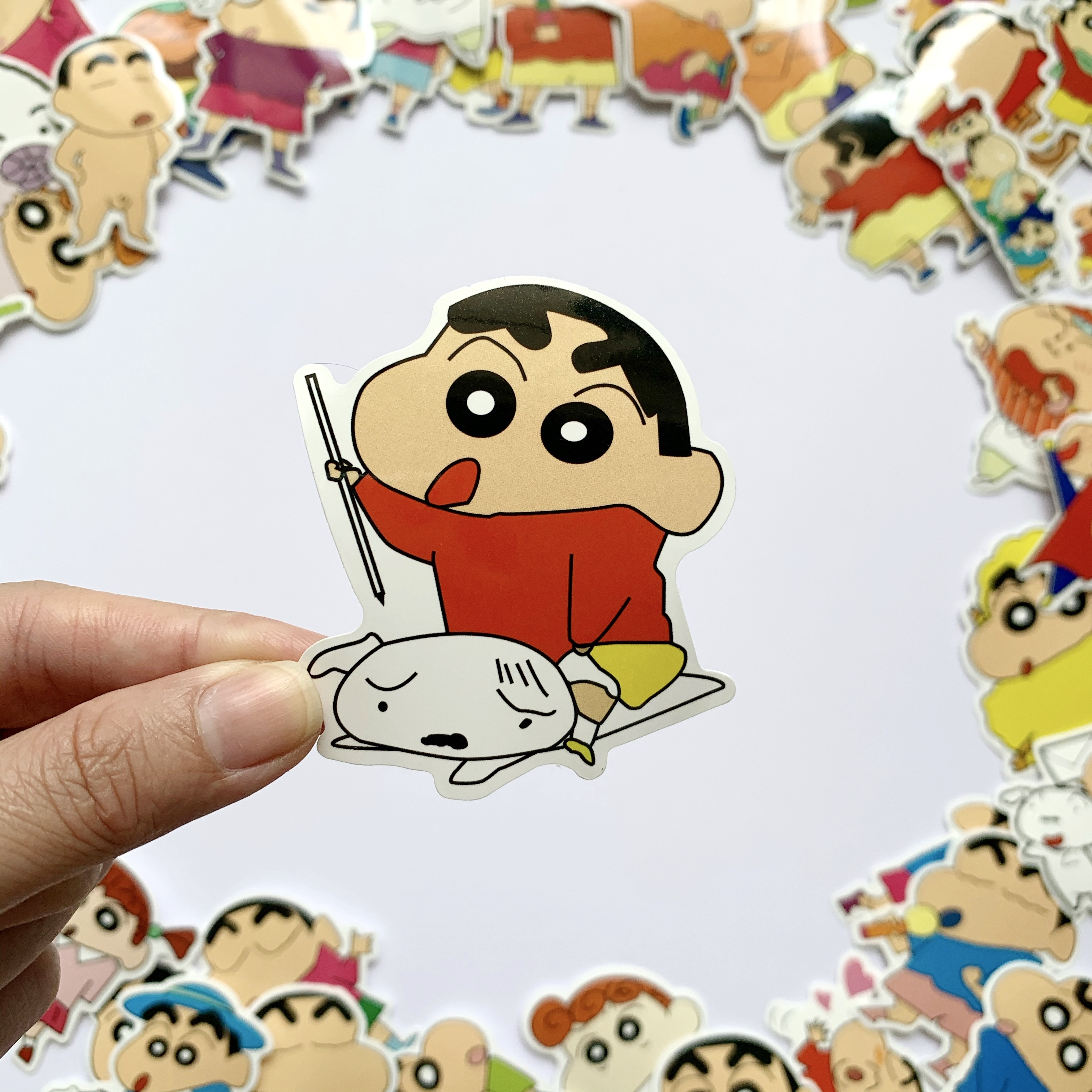 Sticker Shin Cậu Bé Bút Chì - Chất Liệu PVC Chất Lượng Cao Chống Nước - Kích Thước 4-8cm