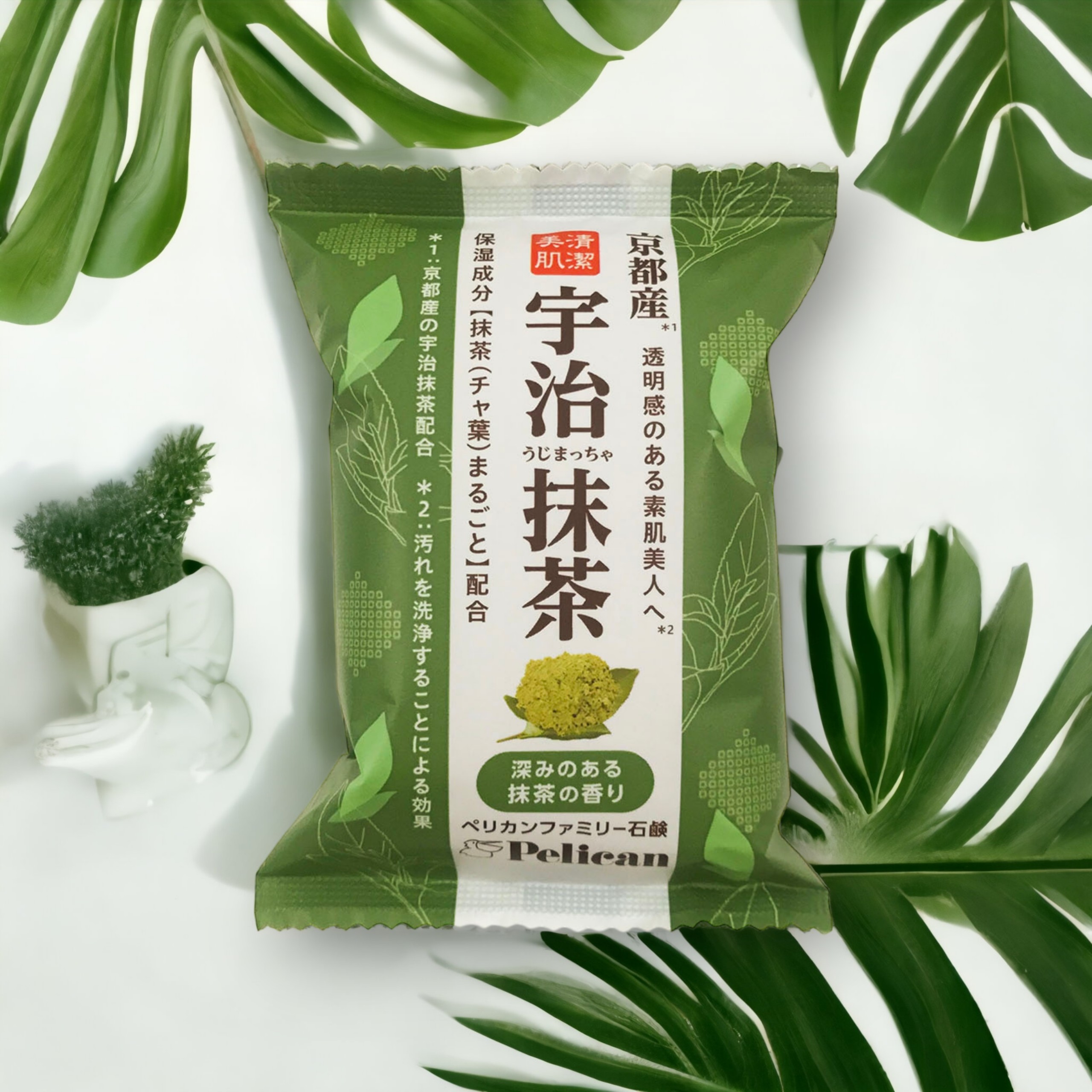 Xà Phòng Tắm Trắng Da Chiết Xuất Trà Xanh Pelican Family Soap Uji Green Tea (80g)