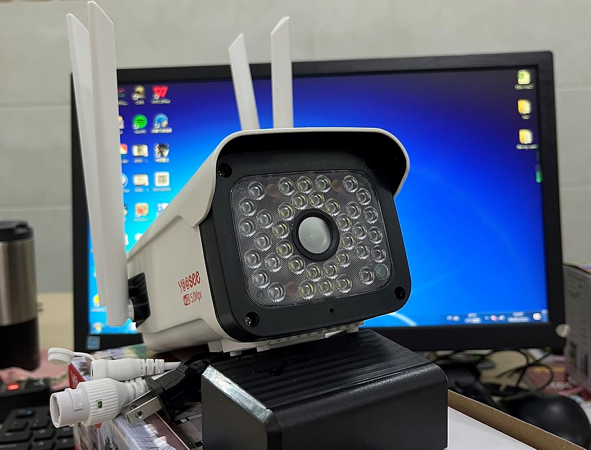 Camera yoosee ngoài trời 4râu 36led 5.0Mpx xoay 360 độ siêu nét, có màu ban đêm, đàm thoại 2 chiều, cảnh báo chống chộm - HÀNG NHẬP KHẨU