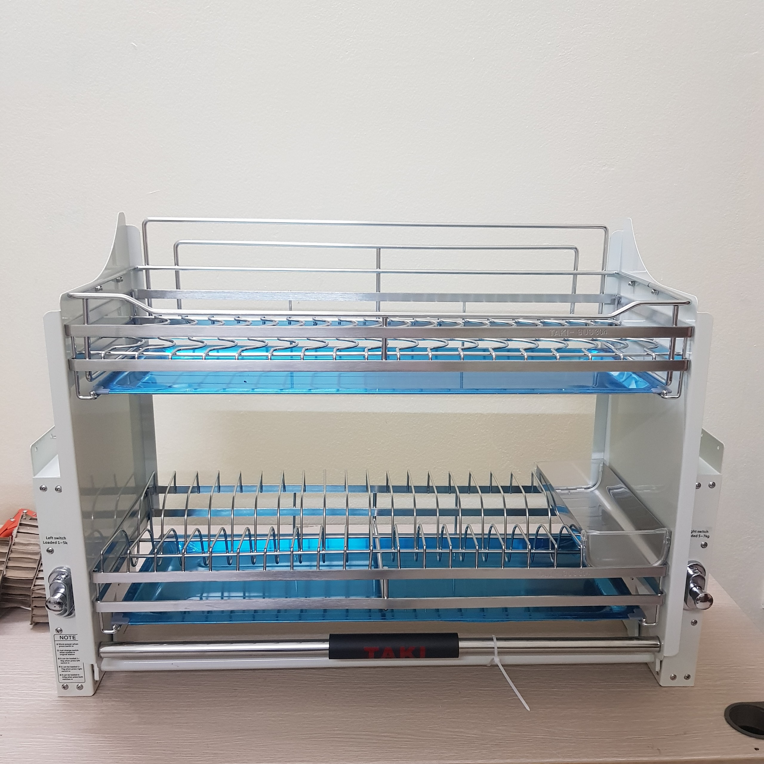 Kệ Chén Nâng Hạ TAKI Mẫu Mới 2023 INOX 304 - BẢO HÀNH VĨNH VIỄN - Có Thợ Lắp Đặt