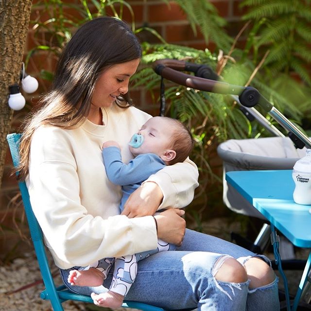 COMBO Ty Ngậm Silicon Siêu Nhẹ Tommee Tippee Ultra Light 0-6m &amp; Bình Sữa PPSU Ty Siêu Mềm Tự Nhiên Tommee Tippee 150ml
