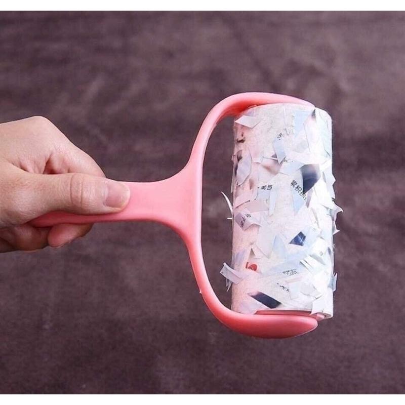 Con lăn bụi quần áo tặng kèm 2 cuộn lau