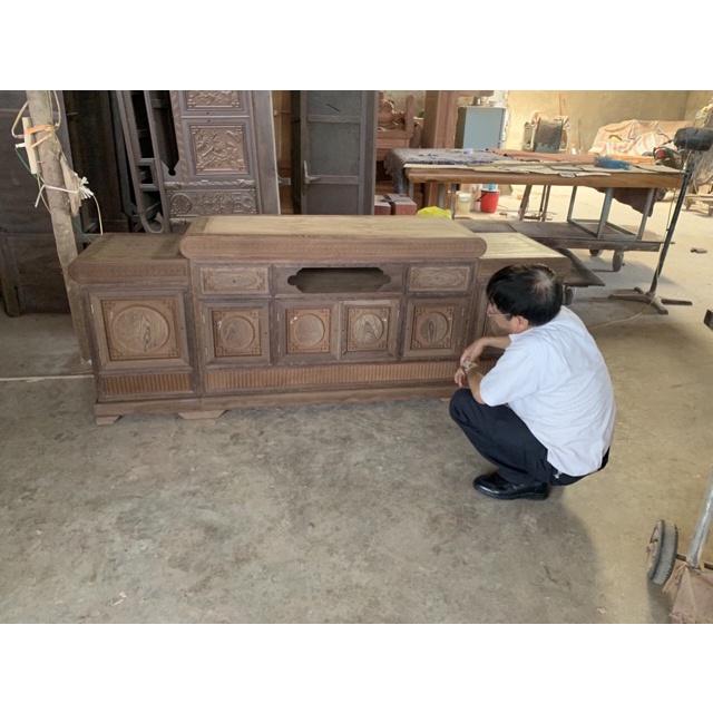 Kệ gỗ đuôi công mẫu mõ lồi kt 2m4