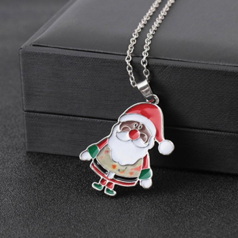 Dây chuyền mặt người tuyết lấp lánh nhiều màu sắc