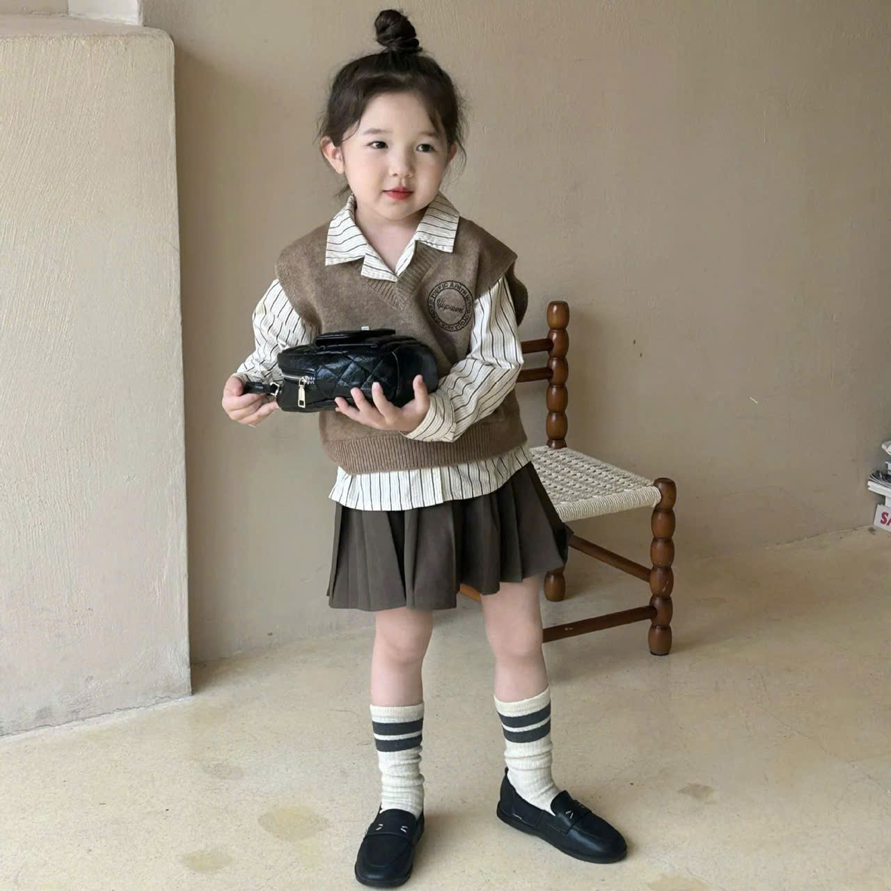 Set chân váy và áo sơ mi kèm áo gile bé gái mẫu mới siêu xinh