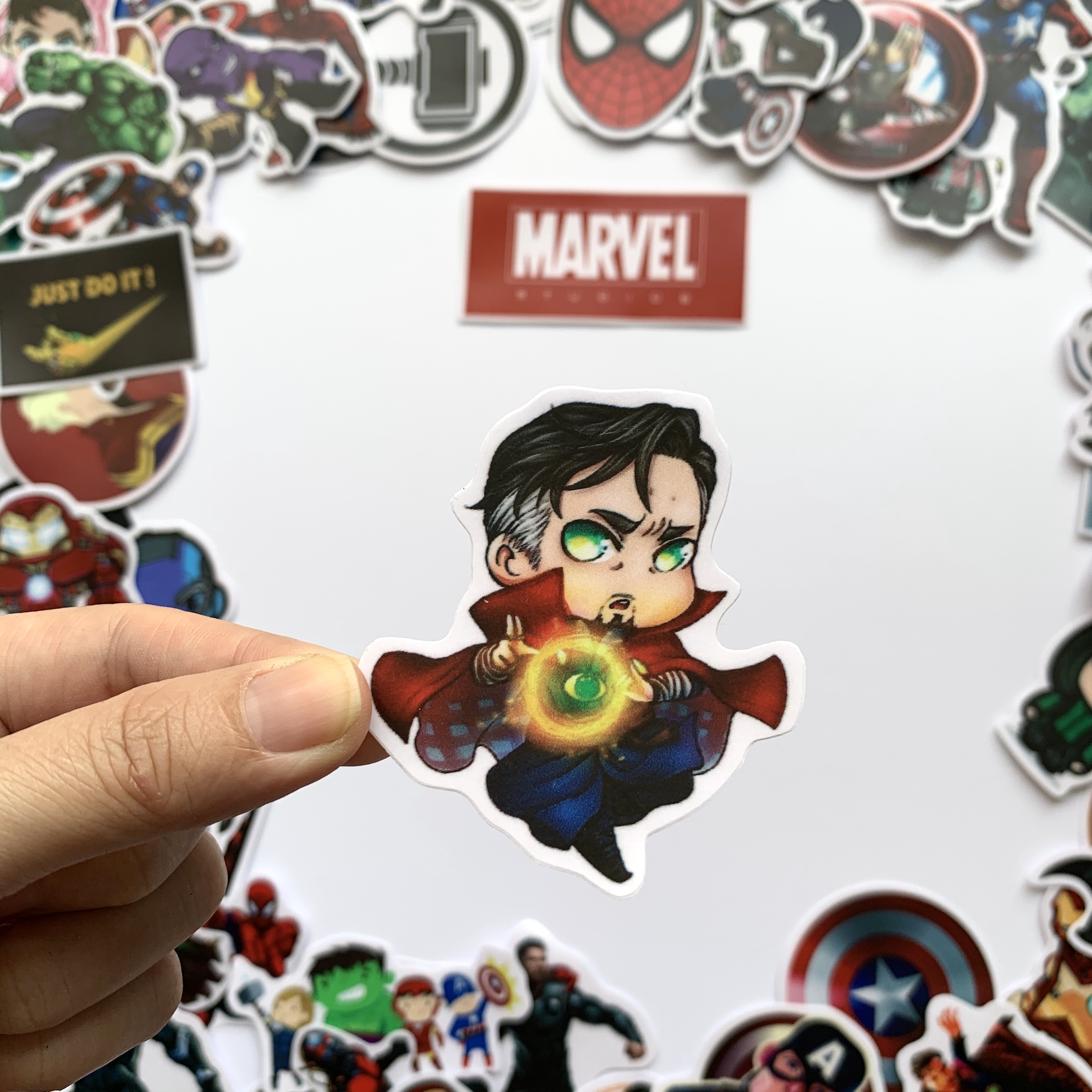 Sticker Marvel Siêu Anh Hùng - Chất Liệu PVC Chất Lượng Cao Chống Nước - Kích Thước 4-8cm