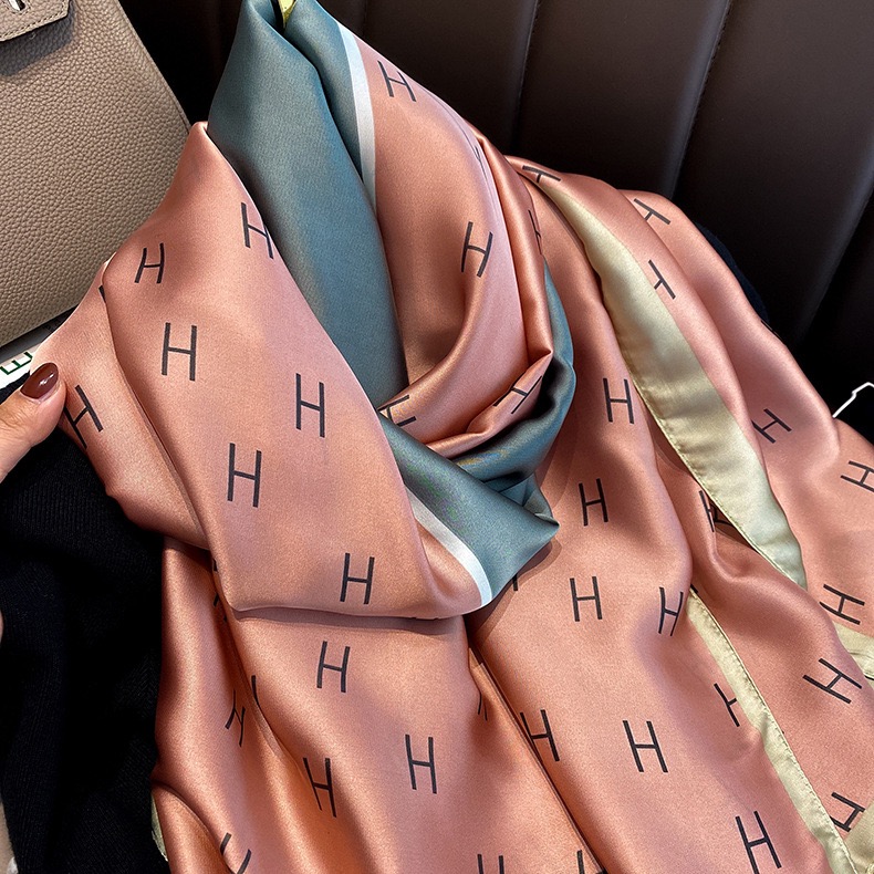 KHĂN CHOÀNG LỤA DÁNG DÀI CỰC SANG PHONG CÁCH TÂY ÂU SANG XỊN MỊN MÃ 07