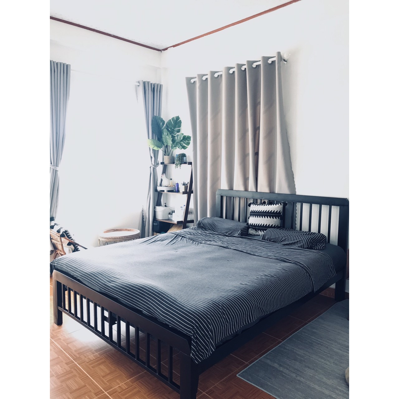 Giường sắt hộp xuất khẩu màu đen ống 4x8