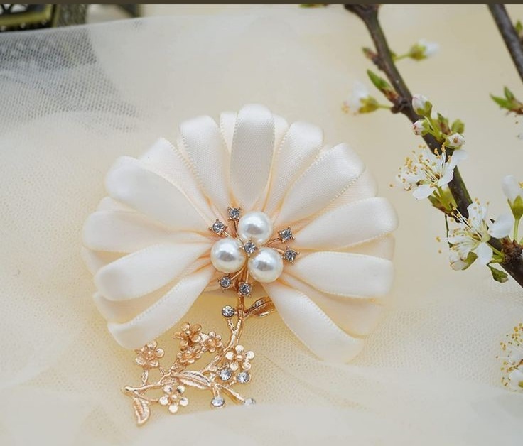 Hoa cài áo bông cúc nửa handmade cao cấp