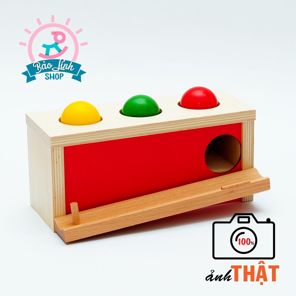 Hộp ấn bóng - Giáo cụ Montessori cho bé 9-12 tháng - Rèn luyện lực bàn tay, ngón tay - Phối hợp tay và mắt