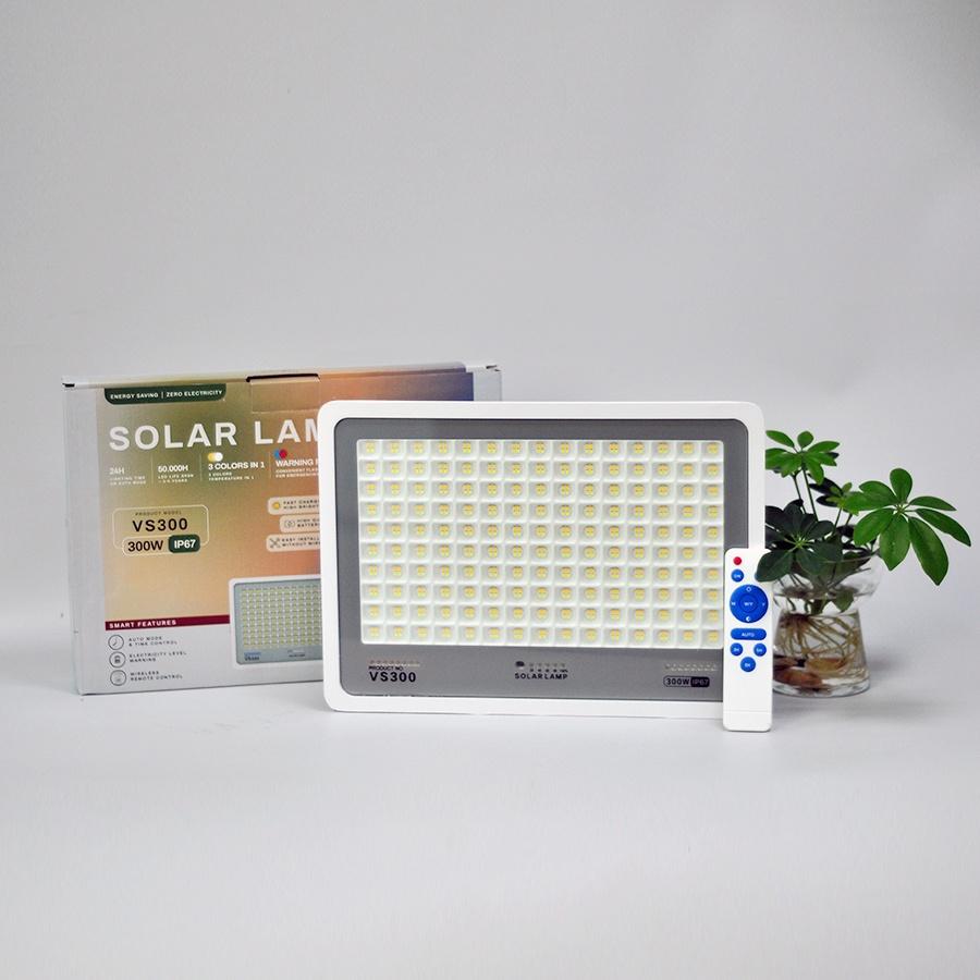 Đèn Pha Năng Lượng Mặt trời 3 màu ánh Sáng 2021