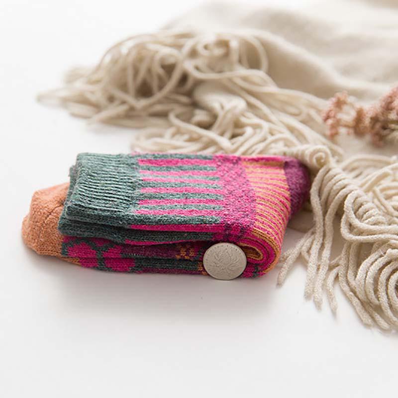 Đôi tất cotton cổ cao họa tiết thổ cẩm với nhiều màu bắt mắt