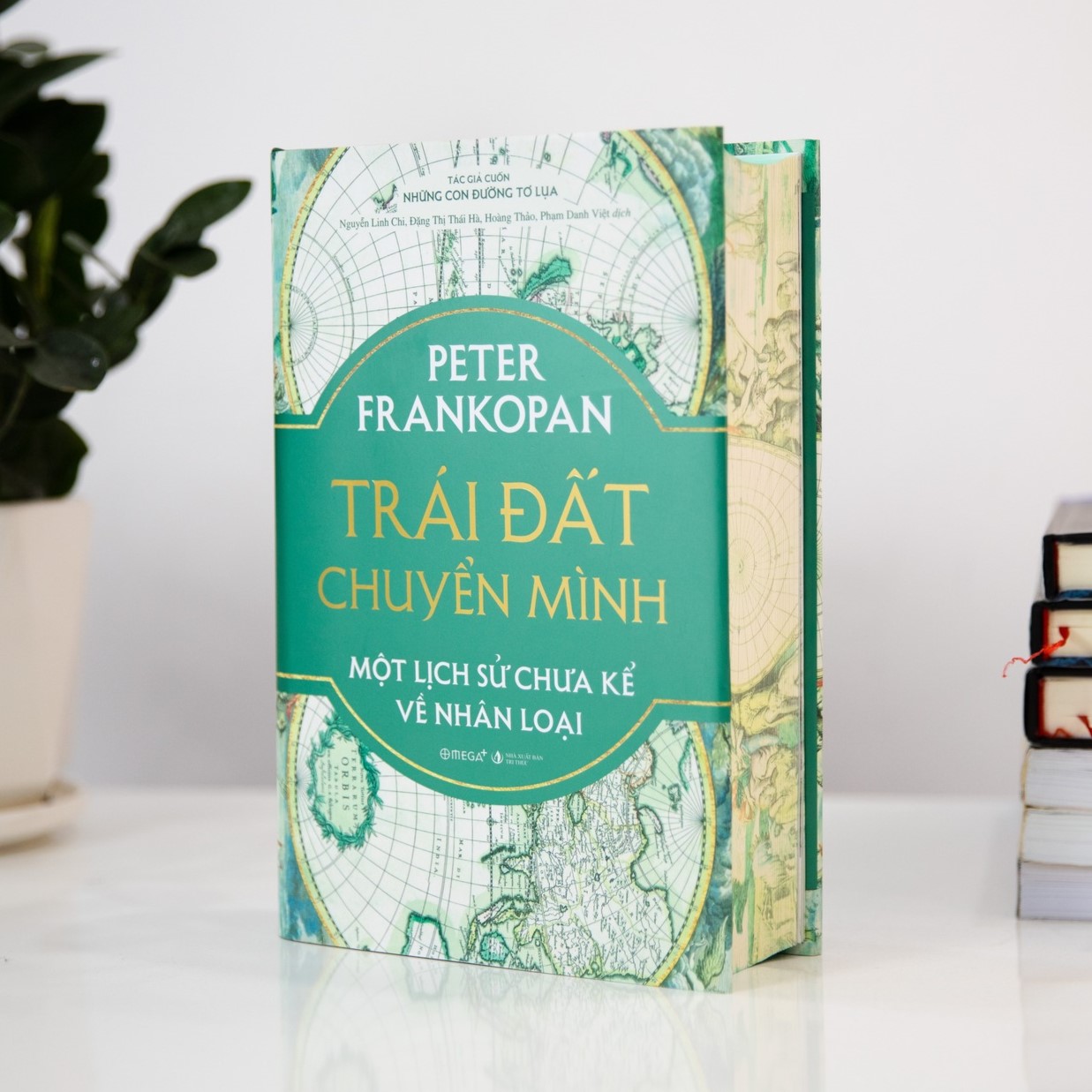 Trái Đất Chuyển Mình - Một Lịch Sử Chưa Kể Về Nhân Loại - Bản Đặc Biệt - Bìa Vải