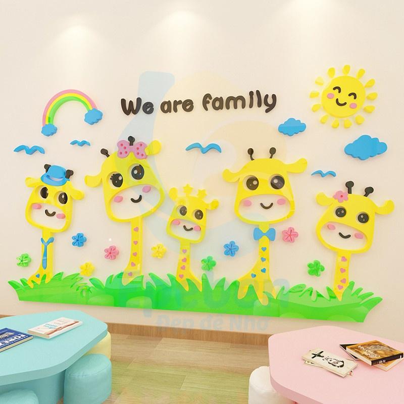 Tranh dán tường mica 3d decor khổ lớn chúng ta là một gia đình trang trí mầm non, mẫu giáo, phòng cho bé
