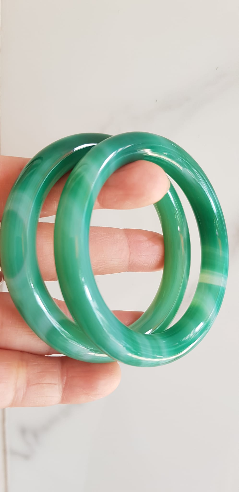 Vòng tay đá mã não xanh vân sọc trắng nhẹ mới Ni 53mm x cọng 9mm Vòng màu xanh ngọc đậm đều vân sọc đẹp ạ Nữ 52kg - 58kg đeo mệnh Mộc hỏa thủy ạ
