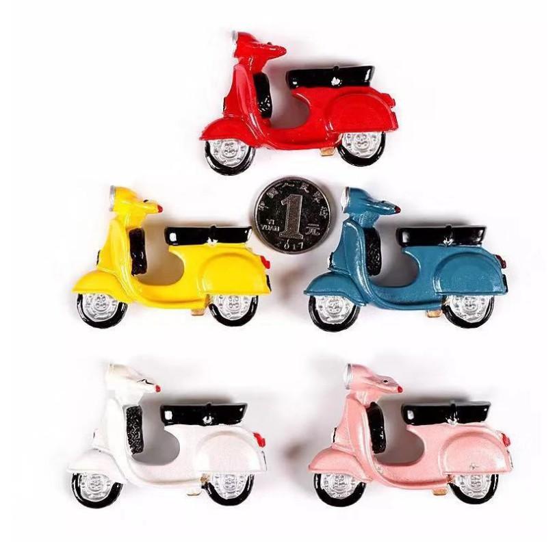 HN * Charm hình xe vespa (có sẵn nam châm) cho các bạn trang trí tủ lạnh, thiệp, DIY