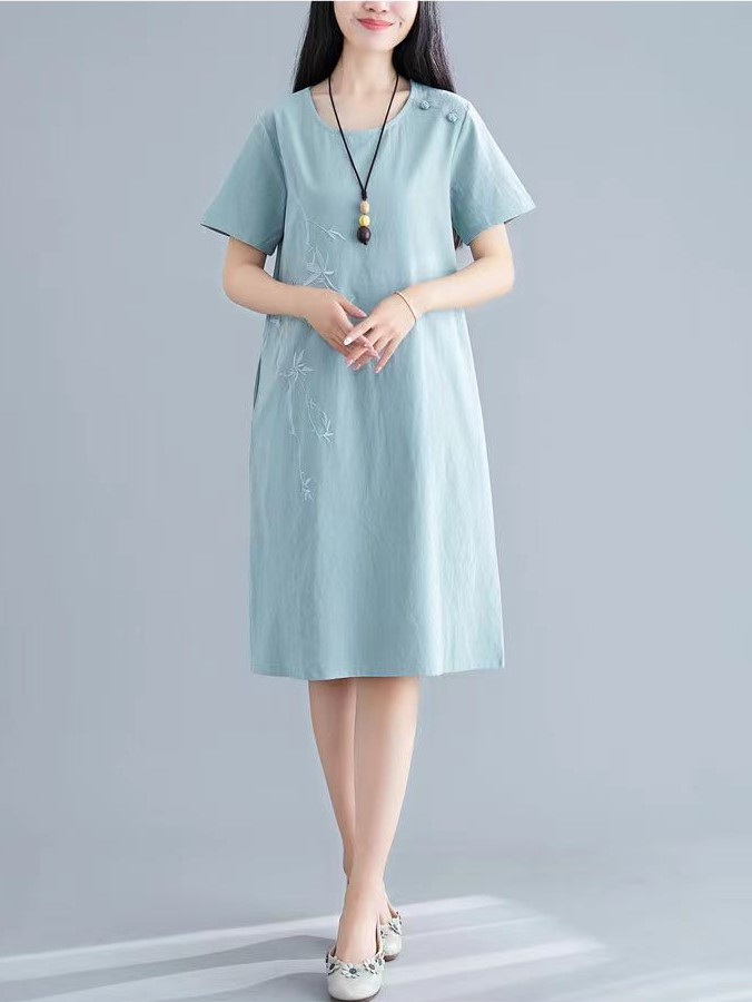 Đầm đũi thêu hoa suông nữ cổ tròn ngắn tay, chất liệu đũi mềm, thoải mái khi mặc Đũi Việt DV205