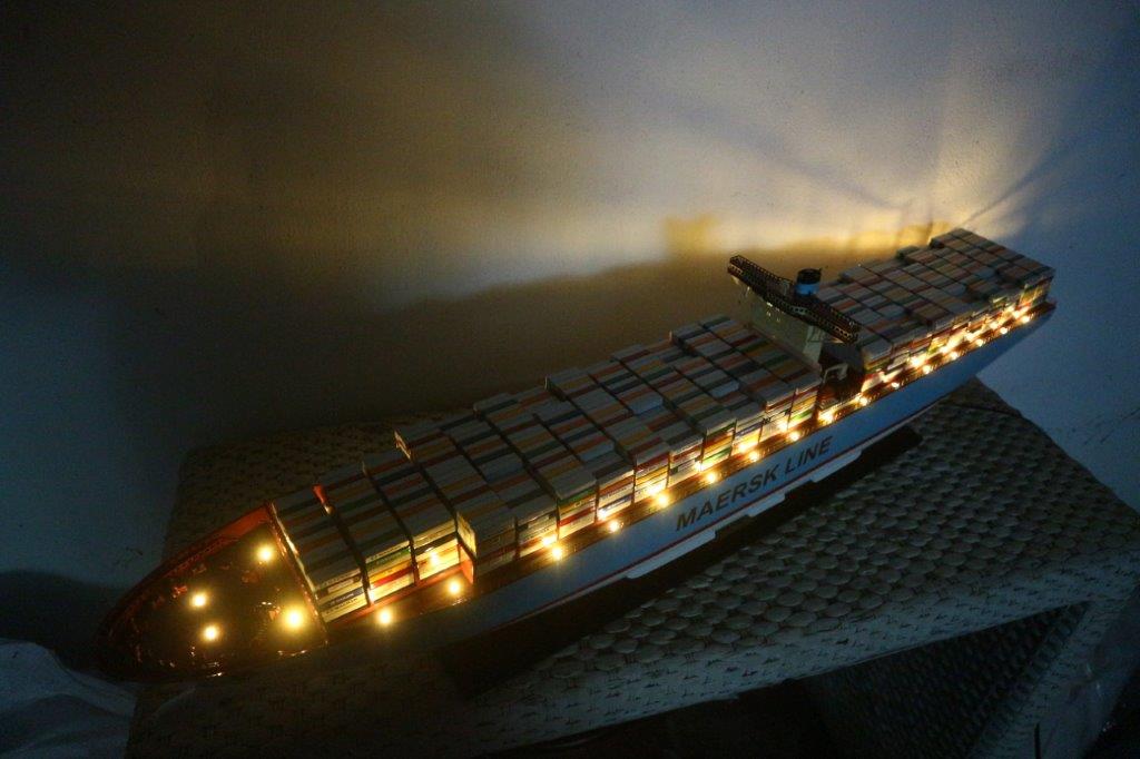 Mô hình tàu container EMMA MAERSK (có gắn đèn) - 105cm