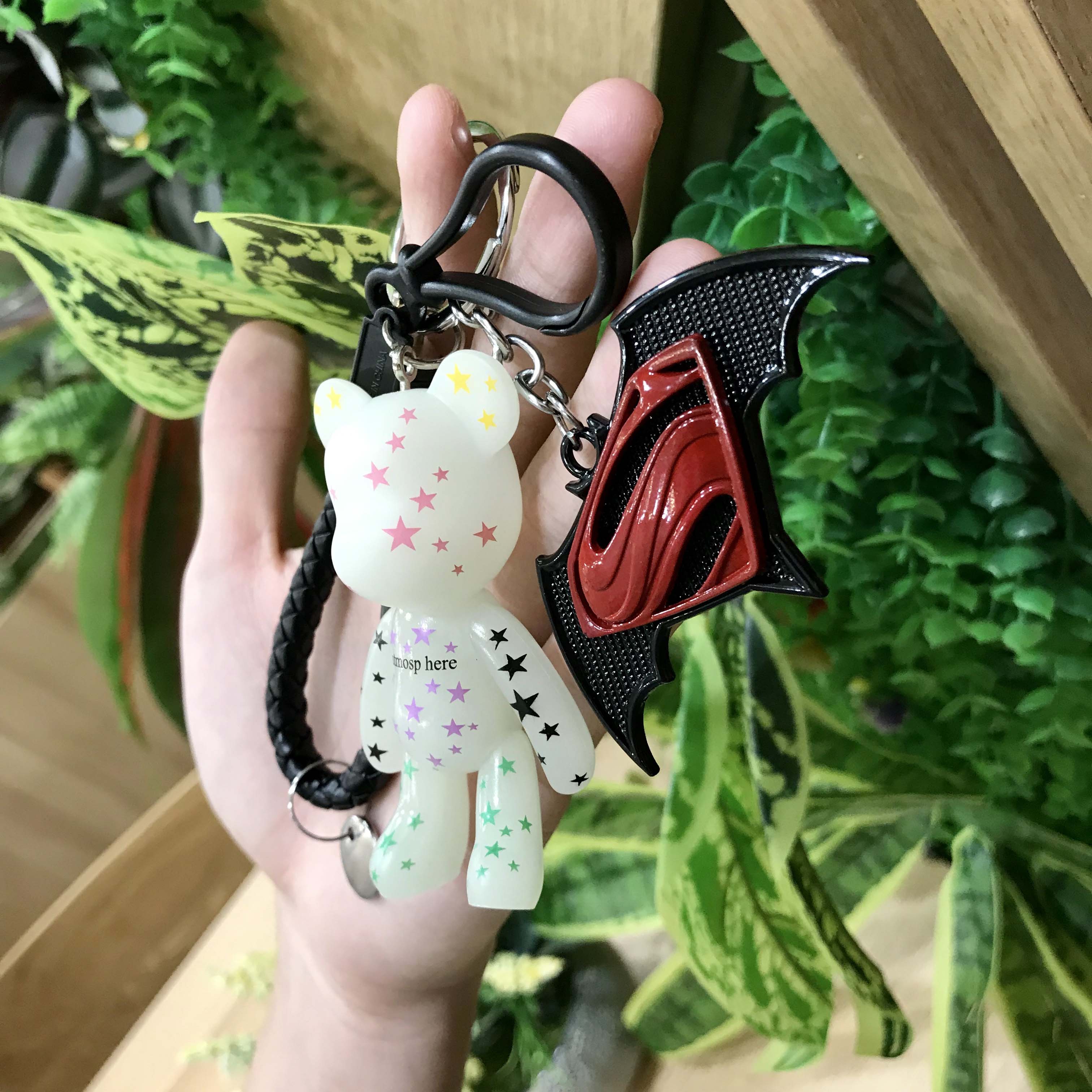 Móc khóa Gấu phát quang trong đêm kèm khiên và dây