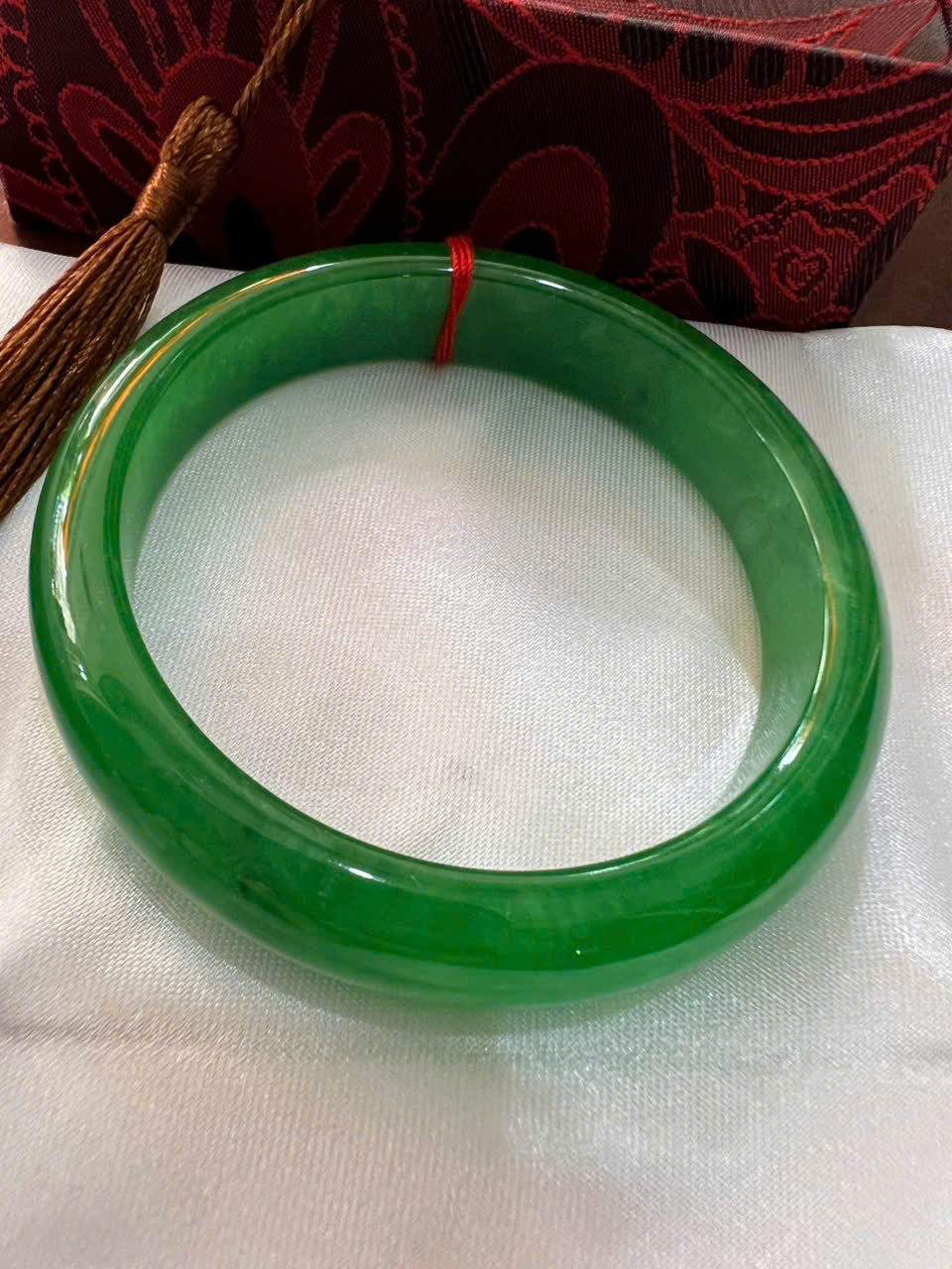 Vòng Tay Nữ Đá Cẩm Thạch Bản Hẹ ĐL Ni 55mm Cao 12mm Dầy 7mm Vòng màu Xanh lá tươi sáng bóng đẹp nữ 53kg - 58kg đeo xinh đẹp sang tay món quà tặng mẹ tặng nữ ý nghĩa ạ