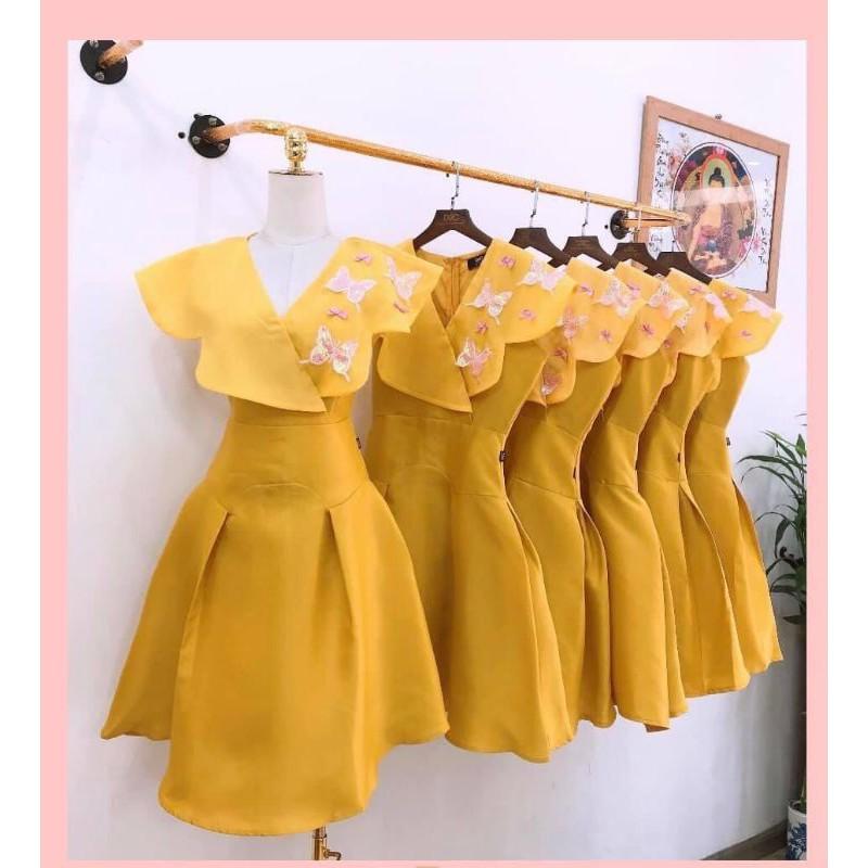 VÁY THIẾT KẾ XOÈ VÀNG CỔ B ĐÍNH BƯỚM