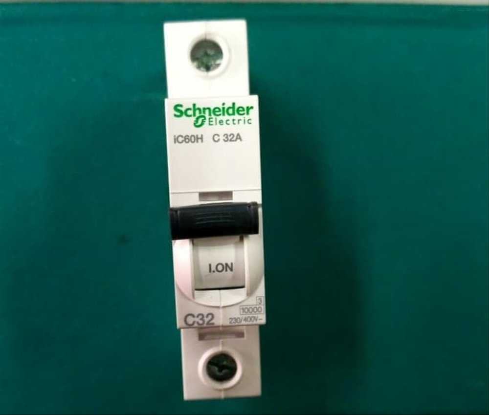 Cầu Dao điện A9F84132 Schneider MCB 32A 10kA 1P