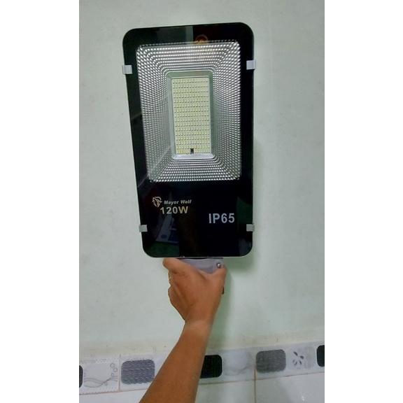 Đèn đường 120W S- Trọng Lượng Đèn 4 Kg-Tấm Pin 530x350x17mm2- Pin 30000MAH