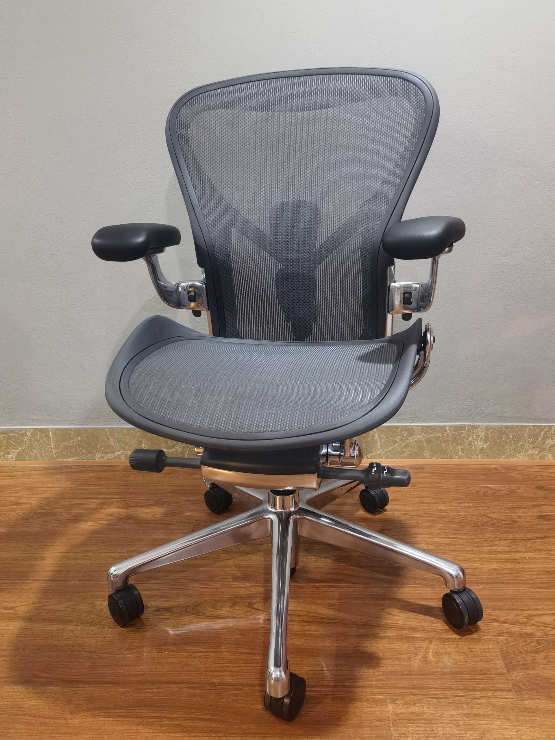 GHẾ AERON CỦA HERMAN MILLER, GHẾ CÔNG THÁI HỌC, GHẾ VĂN PHÒNG, BẢN MÀU ĐEN- KHUNG NHÔM.